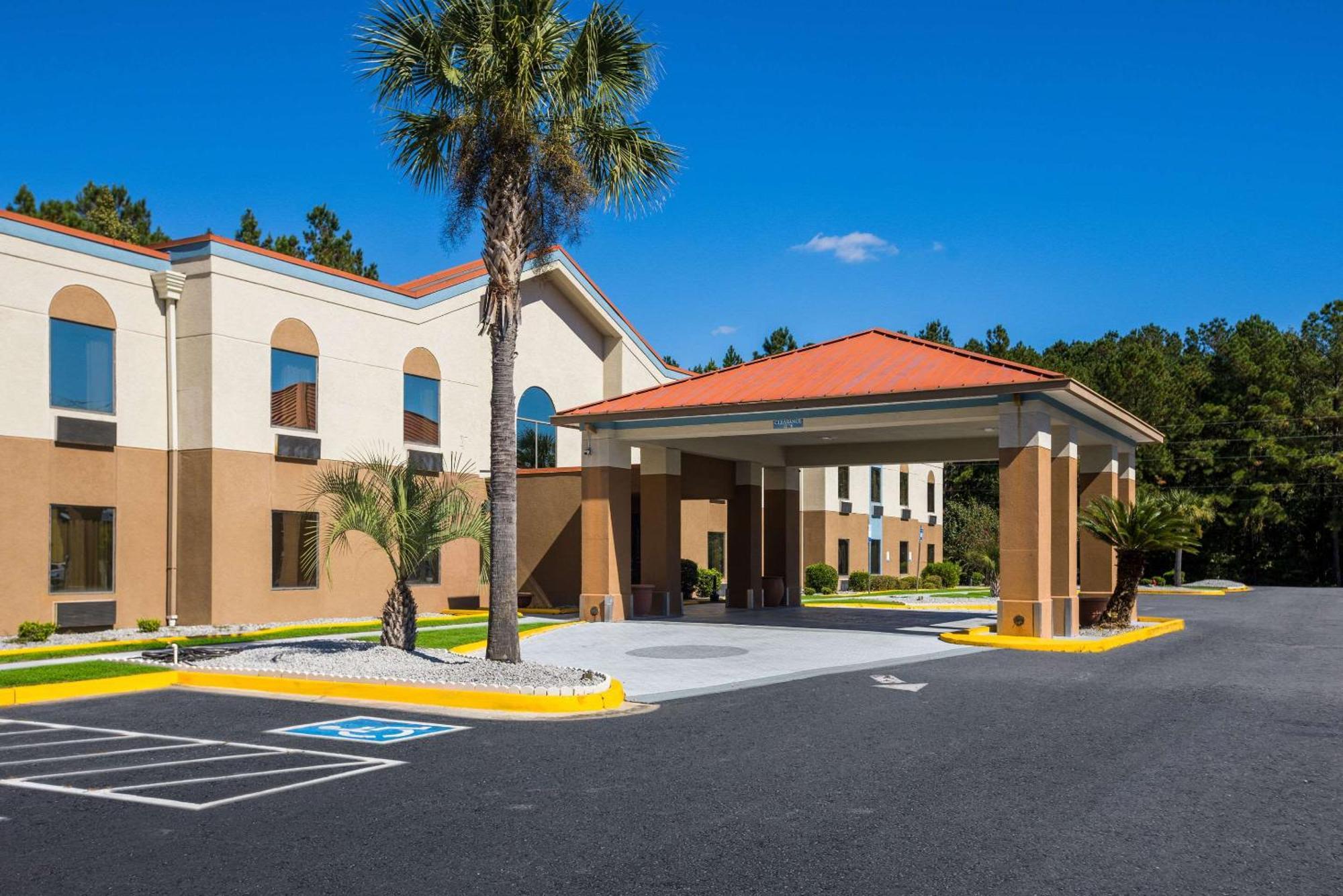 Clarion Pointe Hinesville Near Fort Stewart Exterior photo